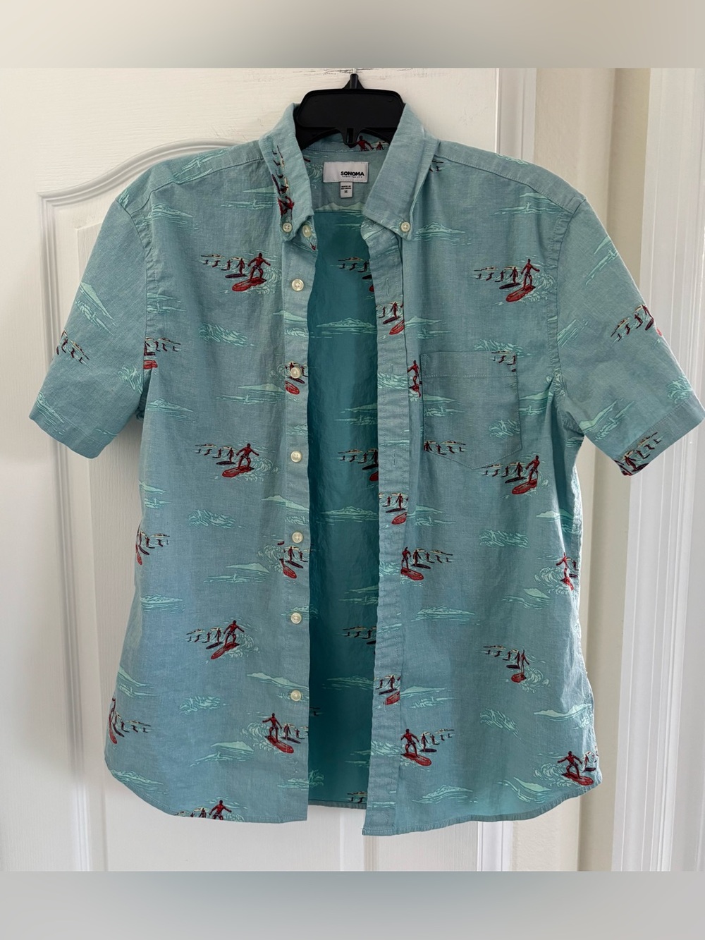 Men’s Light Teal Short-Sleeve Surf Print Button-Down Shirt. Size Medium.